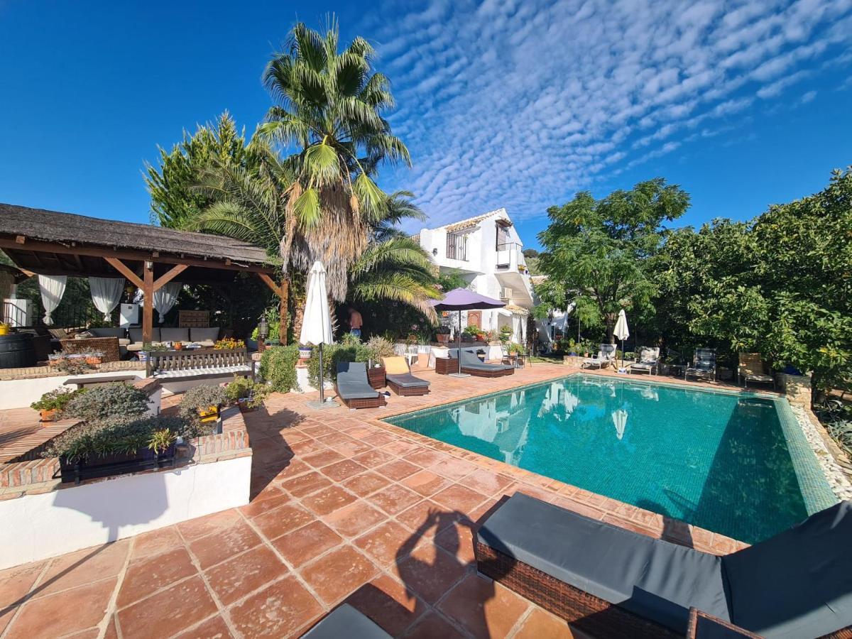 Cortijo La Haza Bed & Breakfast Iznajar Exterior photo