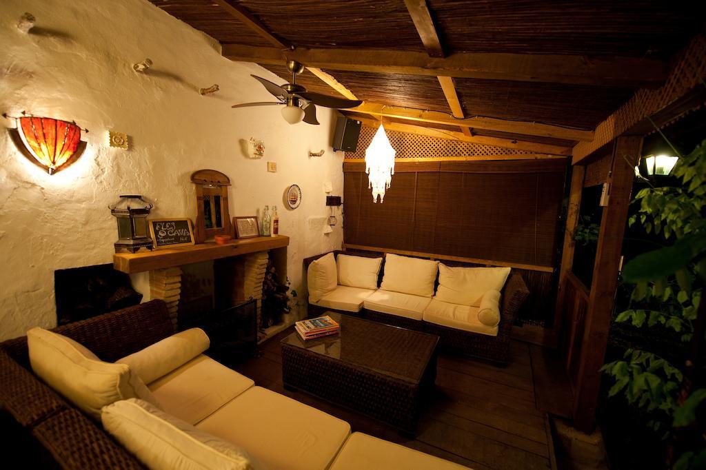 Cortijo La Haza Bed & Breakfast Iznajar Exterior photo