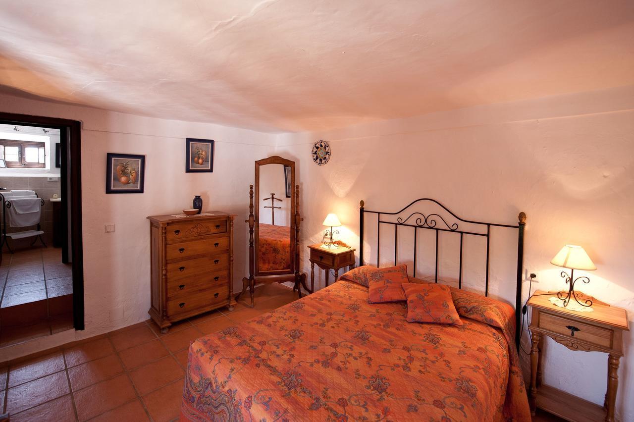 Cortijo La Haza Bed & Breakfast Iznajar Exterior photo