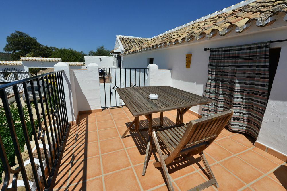 Cortijo La Haza Bed & Breakfast Iznajar Exterior photo
